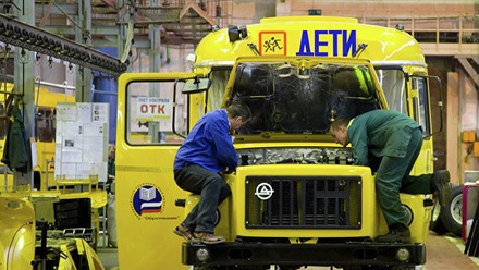 Кабмин выделит до 10 млрд руб. на закупку школьных автобусов и машин скорой помощи
