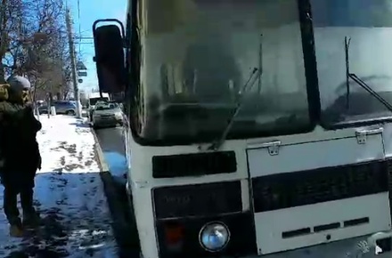 Во Владимире загорелся автобус с журналистами, ехавшими проверять ТЦ на пожароопасность 