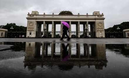 В Москве из-за дождя закрыли парки культуры и отдыха