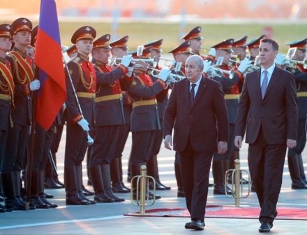 Президент Алжира прибыл в Россию с государственным визитом