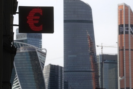 Курс евро поднялся выше 91 рубля впервые с 2016 года