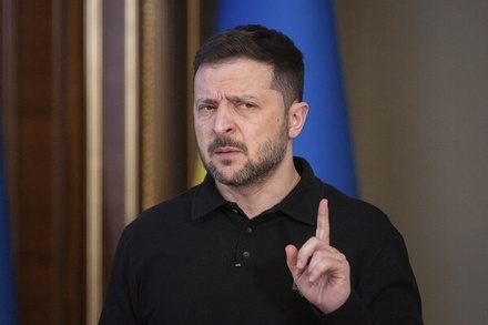 Зеленский: Киев рассматривает возможность новой встречи США, Украины, РФ и стран ЕС