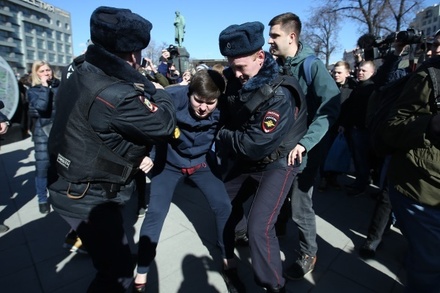 Госдеп призвал отпустить задержанных участников несанкционированных акций в РФ