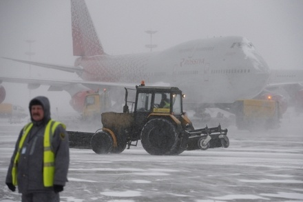 В аэропортах Москвы из-за непогоды задержали более 50 рейсов