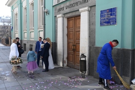 Московские ЗАГСы отменили торжественные церемонии из-за коронавируса