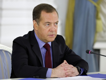 Дмитрий Медведев назвал введение Западом санкций объявлением экономической войны
