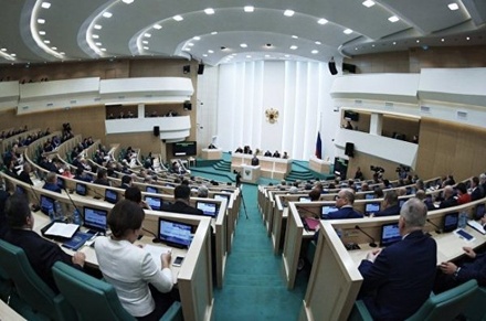 Совет Федерации одобрил пакет законов о чёрных списках авиадебоширов