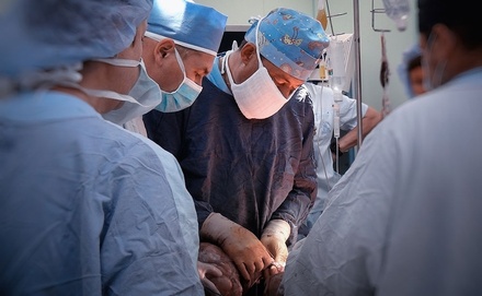 В Москве врачи успешно удалили у пациента 20-килограмовую опухоль в животе