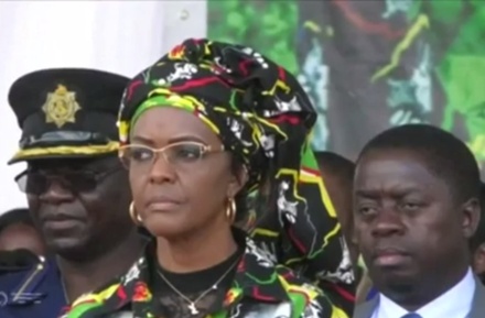 Жена президента Зимбабве сбежала из страны
