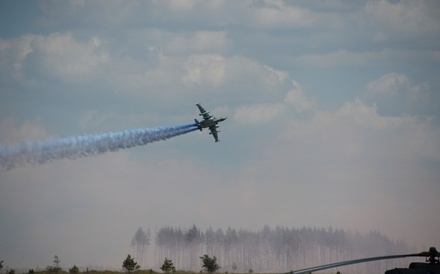 СМИ сообщили о падении военного самолёта на шахту в Донецкой области
