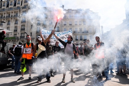 После беспорядков в Париже арестованы 102 человека
