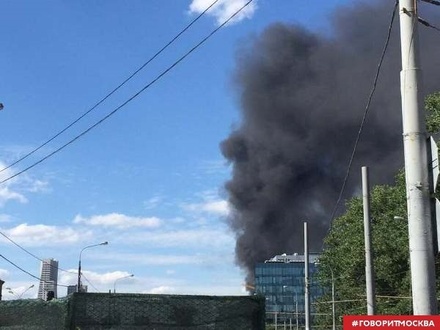 Очевидцы сообщают о крупном пожаре в районе метро «Войковская» в Москве