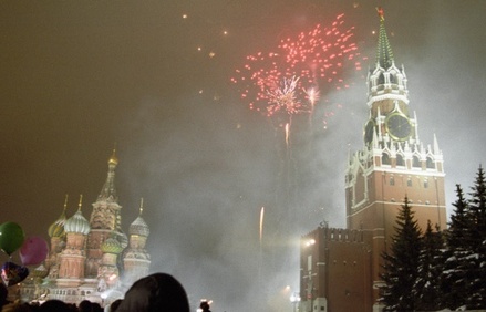 Новогодняя ночь в Москве будет снежной и ветреной 