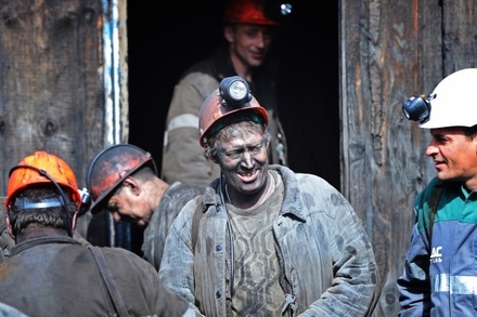 Более 200 человек эвакуировали из шахты в Кузбассе