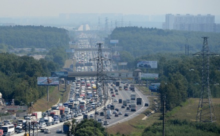 Власти Москвы назвали причиной запаха гари выхлопные газы автомобилей