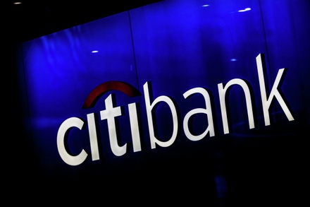 «Ситибанк» попросил клиентов в России закрыть счета