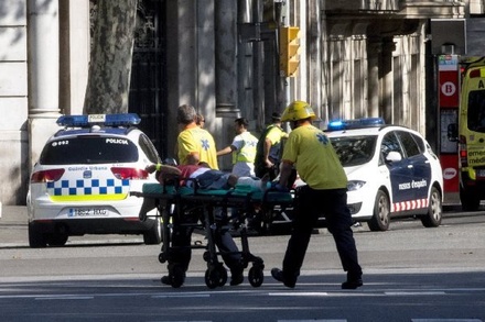 Дипломаты выясняют, есть ли граждане РФ среди пострадавших при теракте в Барселоне