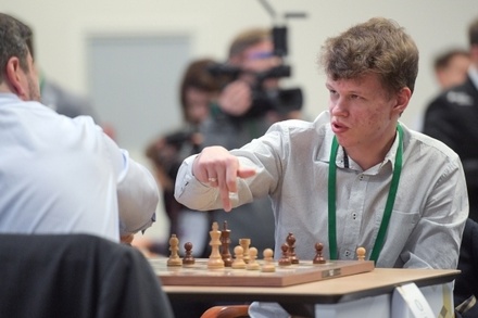 Владислав Артемьев из России стал чемпионом Европы по шахматам