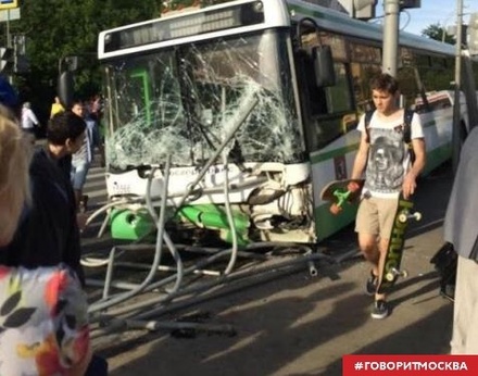 Число пострадавших при ДТП в Москве возросло до семи человек