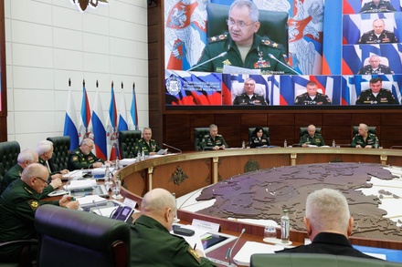 Минобороны опубликовало кадры с командующим ЧФ Виктором Соколовым
