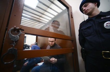Суд отменил продление ареста экс-сенатору Арашукову и его отцу