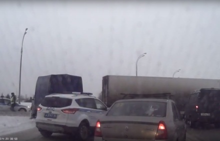 Татарстанские полицейские организовали «живой щит» из автомобилей для поимки нарушителя