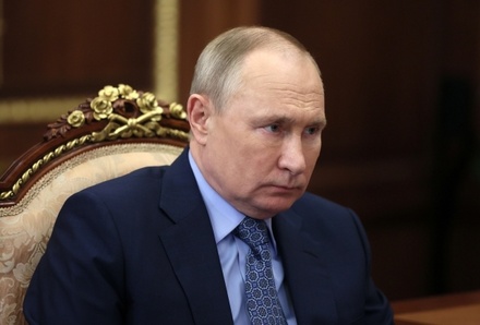 Владимиру Путину доложили о пожаре на нефтебазе в Белгороде после атаки ВСУ