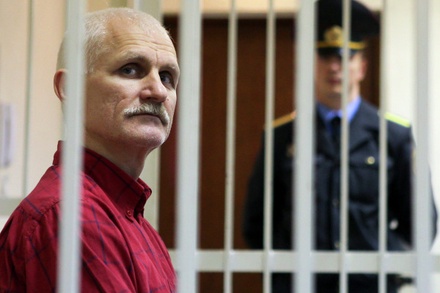 Нобелевский лауреат Алесь Беляцкий получил десять лет колонии