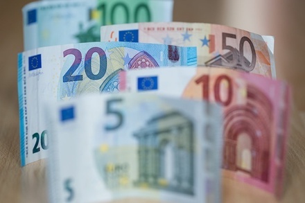 Центробанк снизил курс евро сразу на 76 копеек