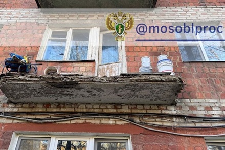 В подмосковном Голицине в жилом доме обрушился балкон