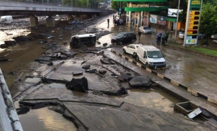 Жители Тбилиси восстанавливают город после наводнения