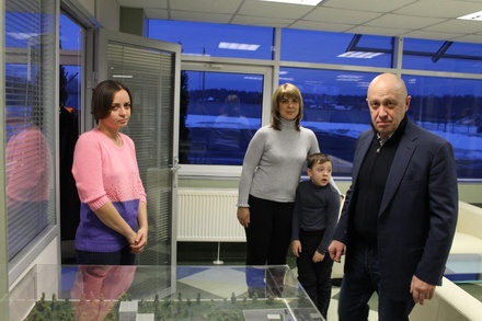 Пригожин провел экскурсию по комбинату «Конкорд» для матерей московских дошкольников