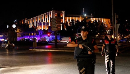 Участники переворота нанесли авиадудары по резиденции Эрдогана в Анкаре
