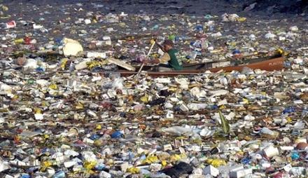 У берегов Таиланда обнаружили десятикилометровое дрейфующее мусорное пятно