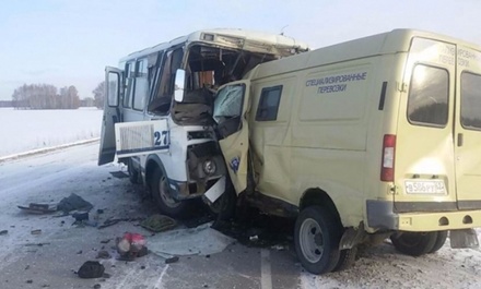 Пять человек погибли в ДТП с автобусом и инкассаторами в Омской области