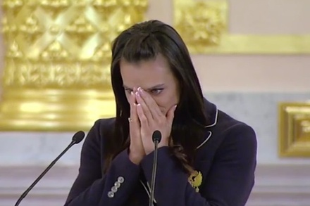 Елена Исинбаева расплакалась на встрече с Владимиром Путиным
