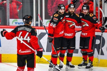 «Авангард» обыграл петербургский СКА в матче регулярного чемпионата КХЛ