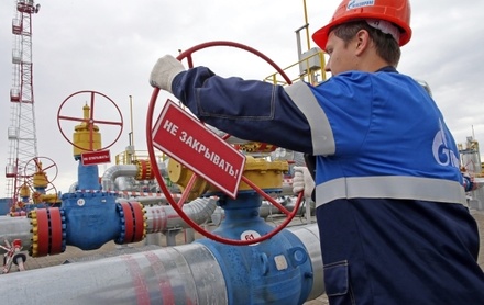 Медведев поручил поставить газ в Донбасс в качестве гуманитарной помощи