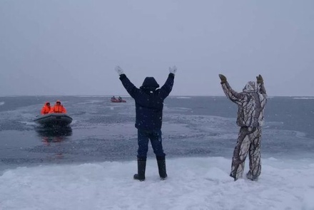 На Ямале троих рыбаков спасли с отколовшейся льдины