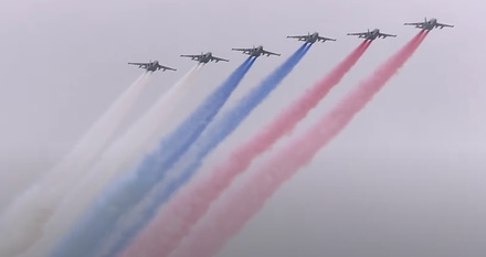 Парад Победы в Москве завершился пролётом авиации над Красной площадью