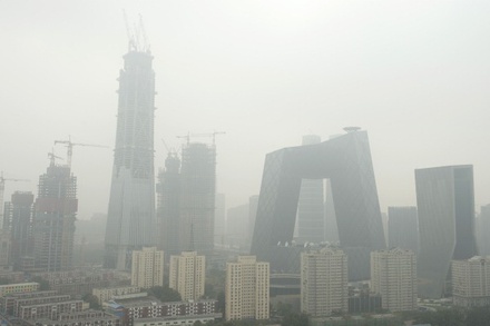 Власти Пекина ввели оранжевый уровень тревоги из-за загрязнения воздуха