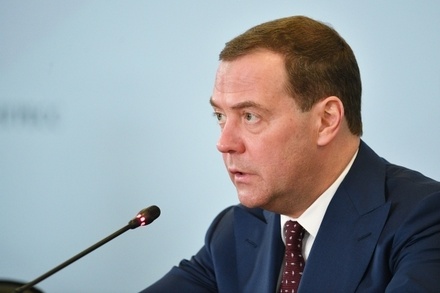 Медведев назвал новые санкции США «очередной шизоидной историей»