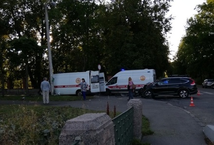 В Пушкине в ДТП с машиной скорой помощи пострадали три человека