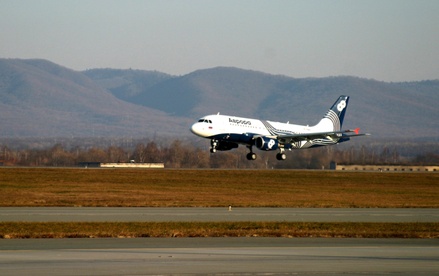 Airbus вынужденно сел в Хабаровске из-за лопнувшего лобового стекла