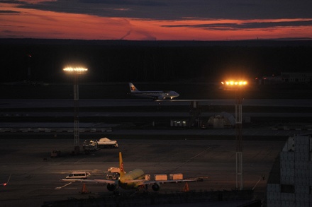 Вылетевший в Доминикану борт Azur Air вырабатывает топливо над аэропортом Домодедово