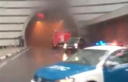 В Сочи в тоннеле дублёра Курортного проспекта загорелись автомобили после ДТП