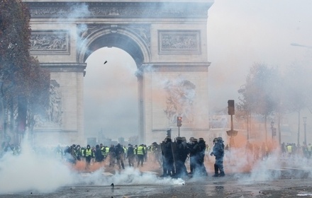 Представители движения «жёлтые жилеты» во Франции потребовали отставки правительства