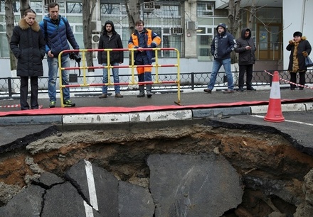 Диггеры предупредили о возможном провале грунта на Сухаревской площади в Москве