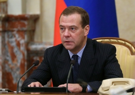 Медведев поручил ускорить работу над законом по ужесточению правил авиаперевозок
