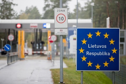 На границе Литвы с Белоруссией из-за пожара закрыли движение через КПП